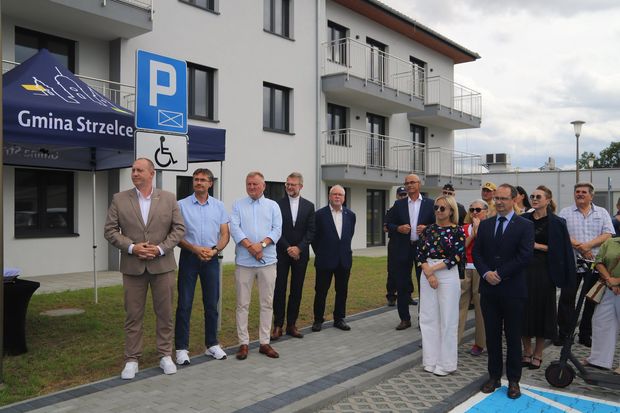 Nowy blok komunalny w Strzelcach Opolskich. Mieszkańcy odebrali klucze