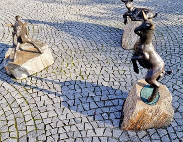 Rzeźby koziołków w Kędzierzynie-Koźlu odzyskają swój dawny wygląd