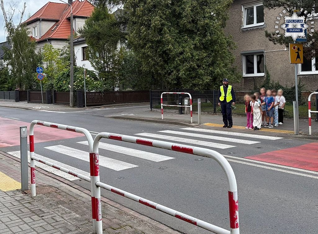 „Bezpieczna droga do szkoły”- działania oleskich mundurowych