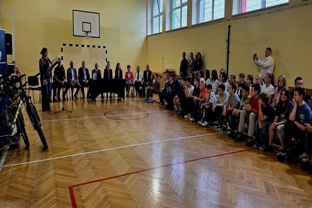 120 kasków dla młodych rowerzystów w Krapkowicach