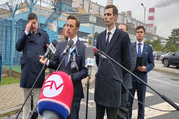 Konferencja prasowa przed Elektrownią Rybnik