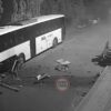 Poważny wypadek w Pstrążnej. Hyundai uderzył w autobus