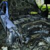 Pijany kierowca uderzył w garaże, auto stanęło w ogniu