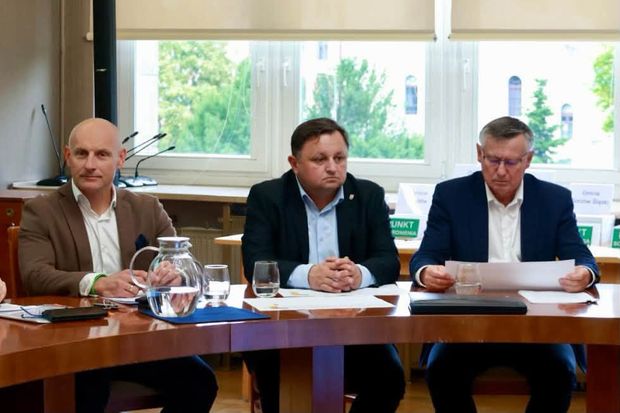 Burmistrz Olesna na spotkaniu poświęconym ochronie ludności w Opolskim Urzędzie Wojewódzkim