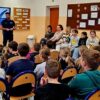 Policja rozmawia z młodzieżą o bezpieczeństwie w sieci